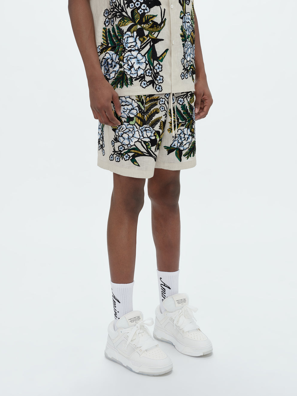 Alabaster Amiri EMBRODIERED FLORAL SHORT | 095314-JSG