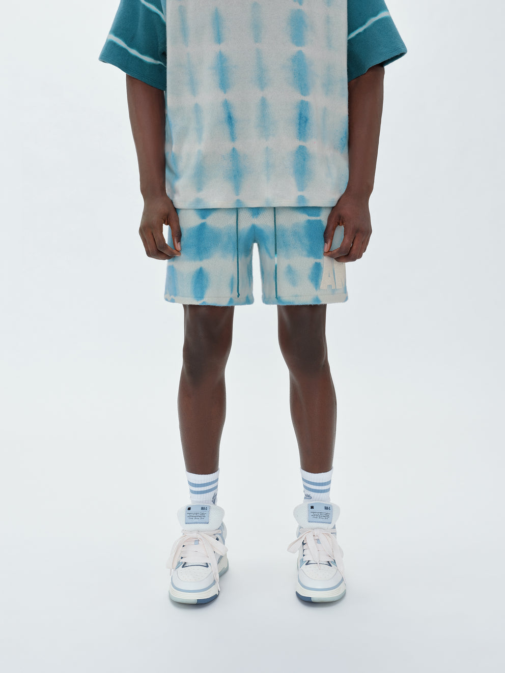 Blue Amiri TIE DYE KNIT FOOTBALL SHORT | 023561-YJW