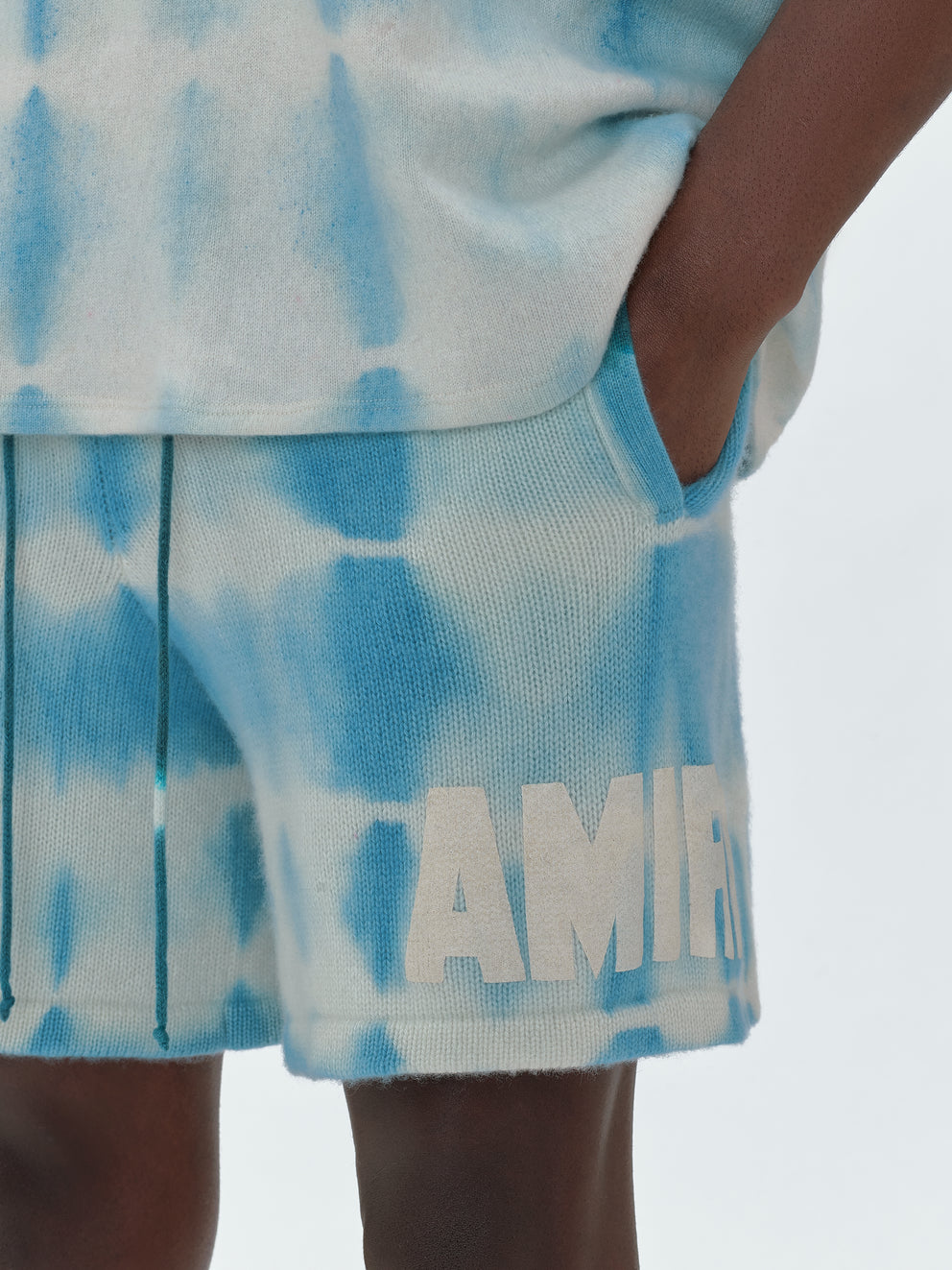 Blue Amiri TIE DYE KNIT FOOTBALL SHORT | 023561-YJW