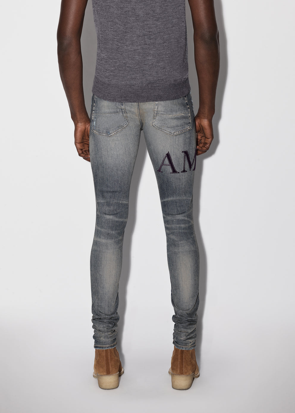 Clay Indigo Amiri SERIF LOGO JEAN | 150834-AMZ