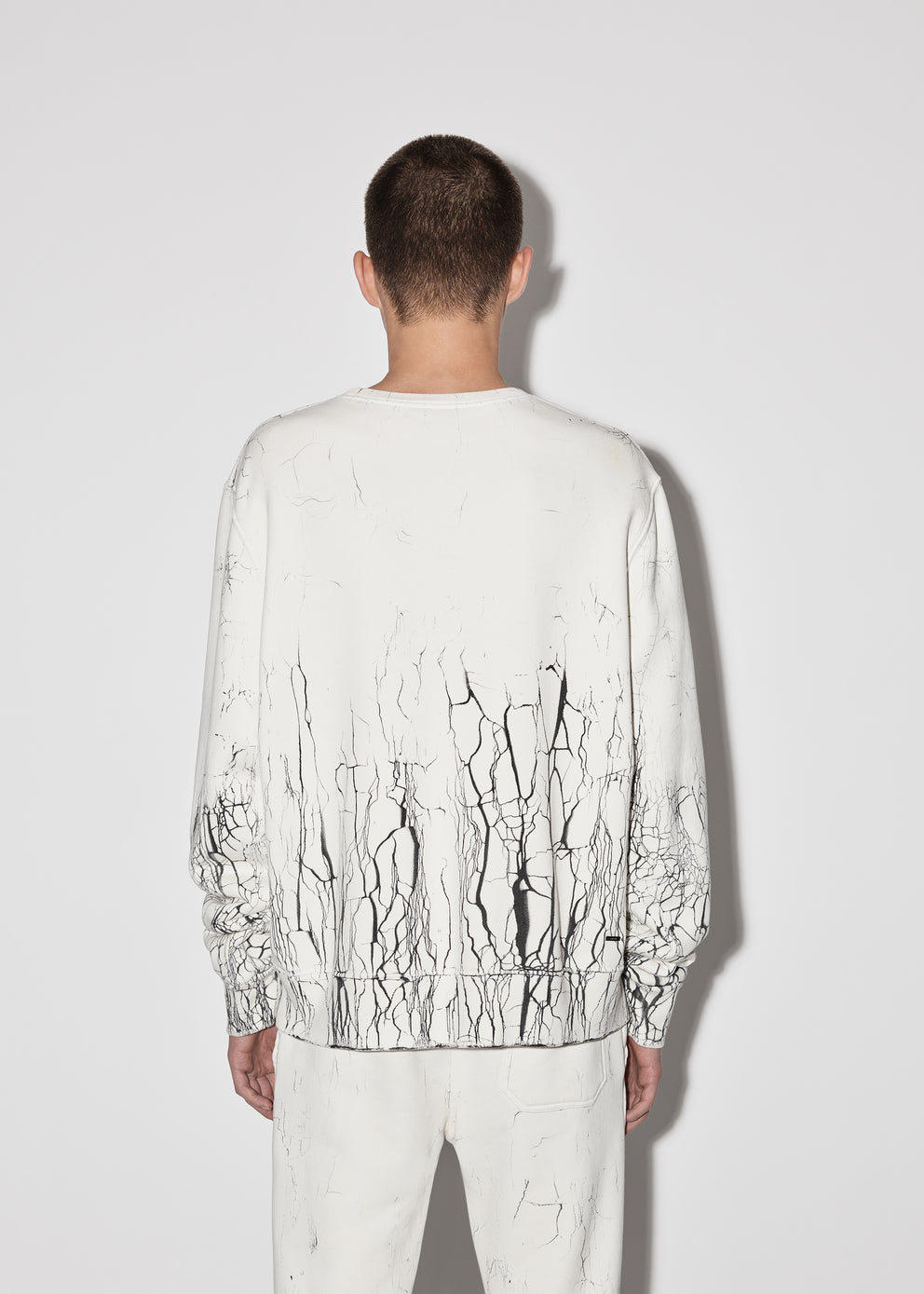 White Amiri CRACKED DYE CORE LOGO CREWNECK | 138794-DJL